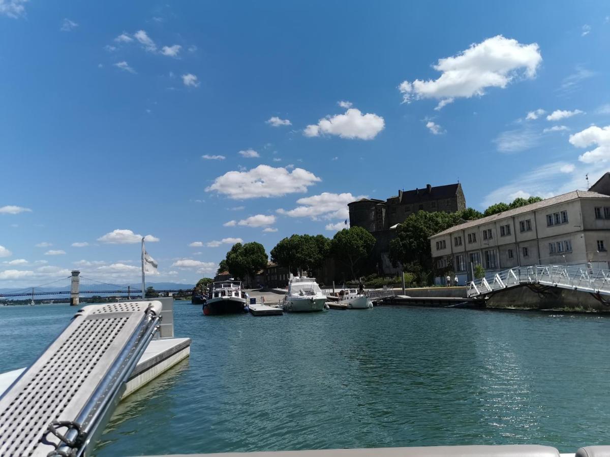 Aux Pieds Du Chateau Lägenhet Tournon-sur-Rhone Exteriör bild